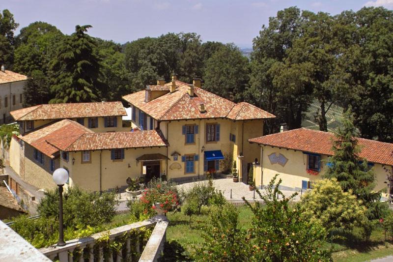 Hotel Villa Beccaris Monforte dʼAlba Extérieur photo