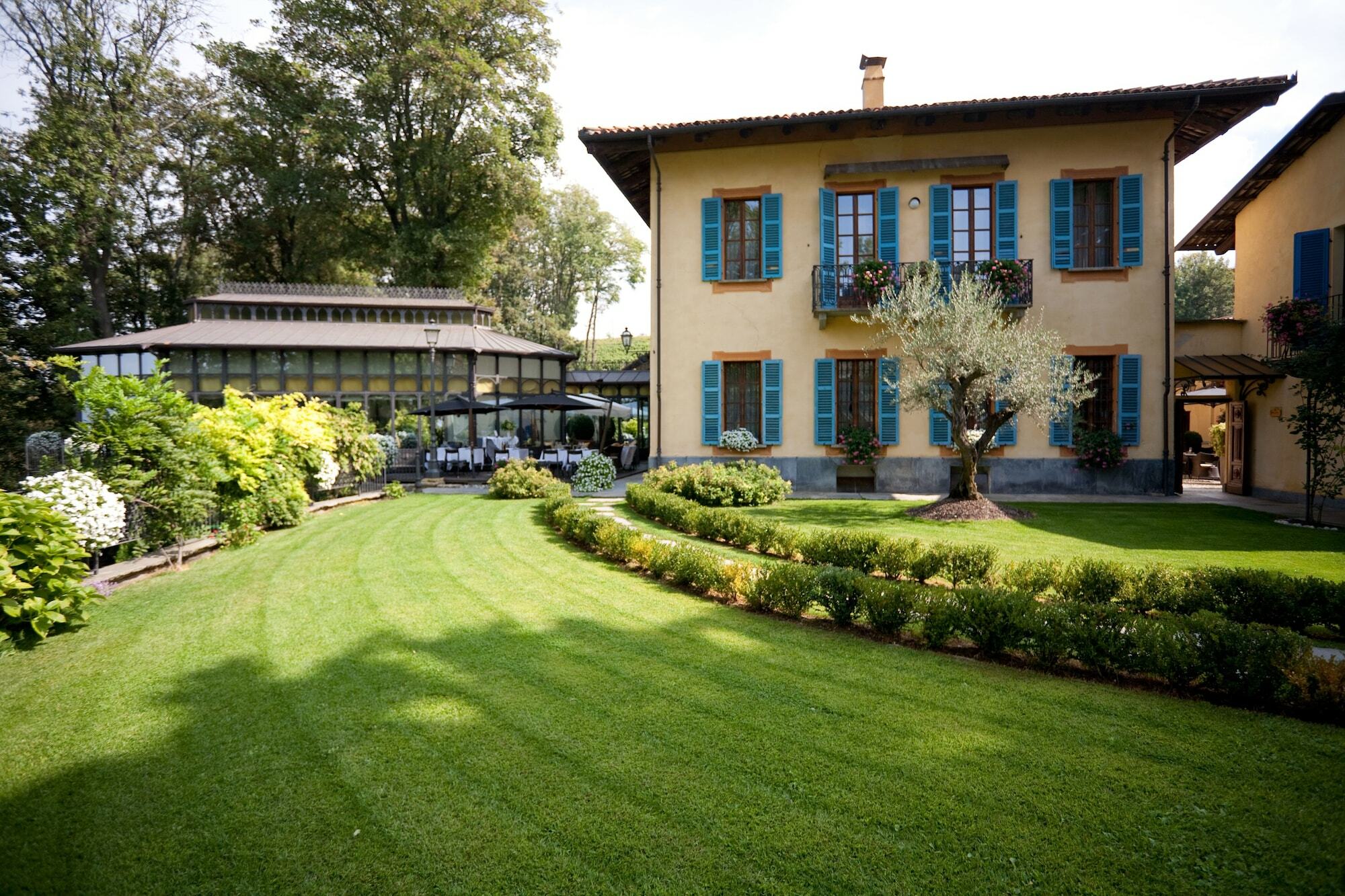 Hotel Villa Beccaris Monforte dʼAlba Extérieur photo