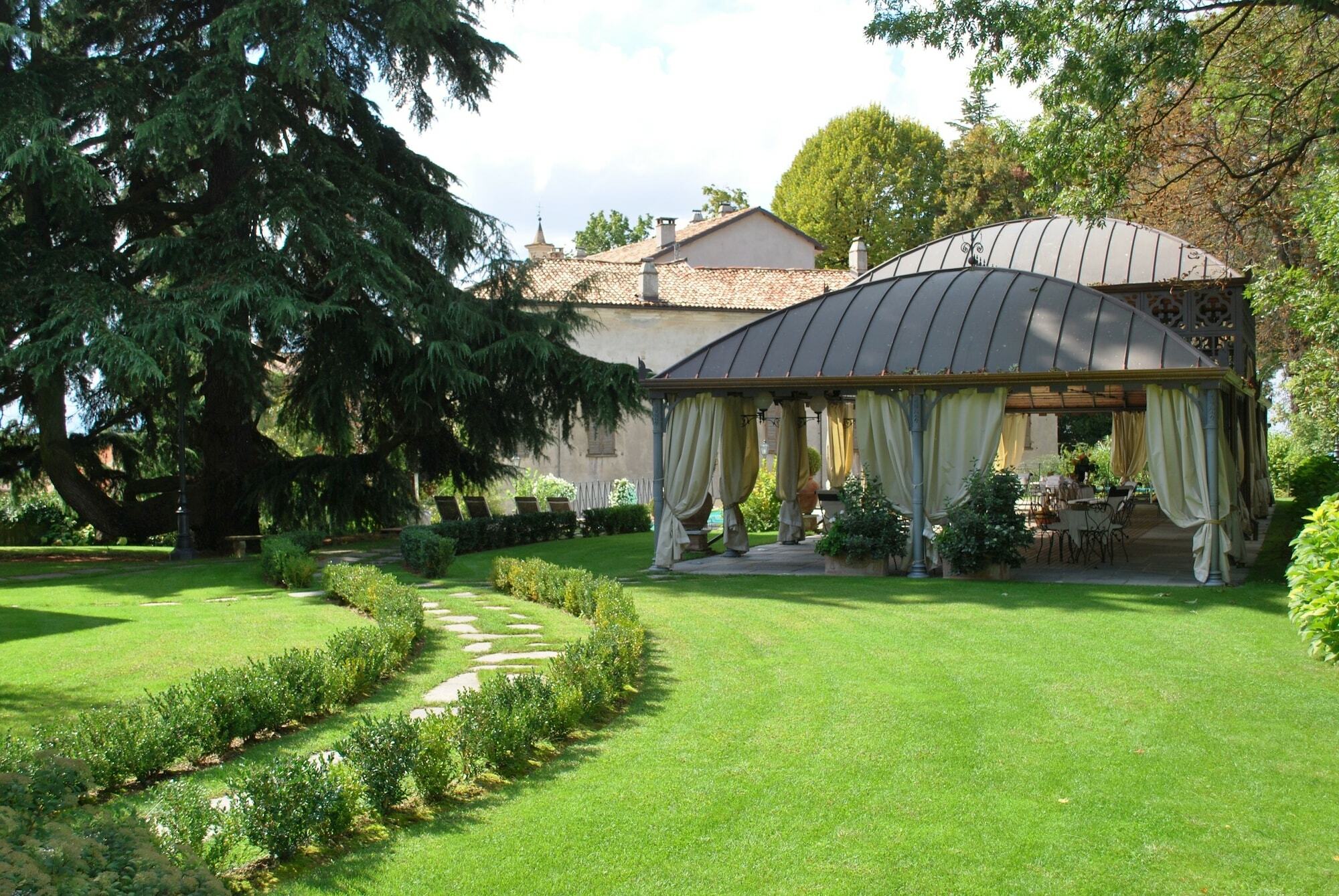 Hotel Villa Beccaris Monforte dʼAlba Extérieur photo